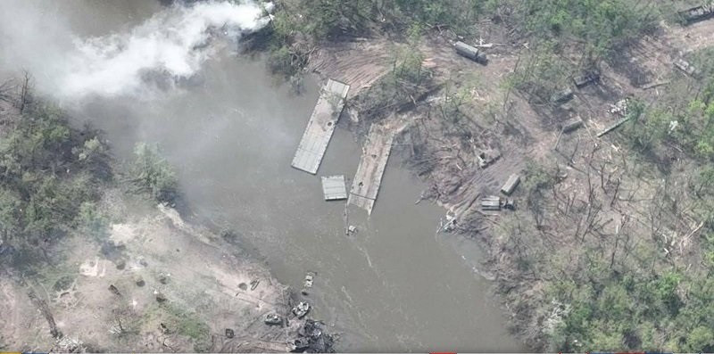 Quân đội Ukraine đã nhiều lần thành công trong việc phá hủy kế hoạch vượt sông bằng cầu phao của Quân đội Nga ở sông Bắc Donetsk, khiến các tổ hợp chiến đấu cấp tiểu đoàn của Quân đội Nga bị tổn thất nặng nề và không thể tiến hành vượt sông thành công. 