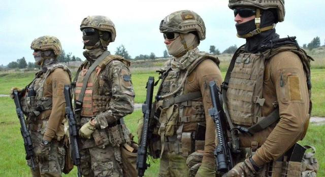 Khi lực lượng đặc nhiệm Nga tiến vào giữa nhà máy thép Azovsatl ở thành phố Mariupol, thì chỉ huy Tiểu đoàn Azov của Ukraine, ở căn cứ dưới lòng đất, đã tung ra bức ảnh cho thấy những gương mặt mệt mỏi vì bị bao vây và một khuôn mặt biến dạng.