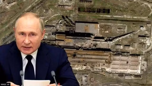 Tổng thư ký Liên hợp quốc Antonio Guterres đã thuyết phục Tổng thống Nga Vladimir Putin cho phép sơ tán các lực lượng này khỏi Nhà máy luyện kim với sự hỗ trợ của Ủy ban Chữ thập đỏ quốc tế. Tuy nhiên phía Nga chỉ đồng ý sơ tán dân thường và những quân nhân bị thương ra khỏi Nhà máy.