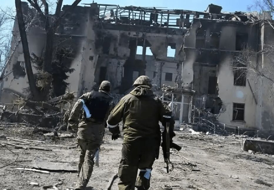 Warren thực sự xác nhận một thực tế đó là, số lượng dân quân bị thương tại Nhà máy thép ngày càng tăng; gây ra sự quá tải, trong điều kiện thiếu thốn thuốc men và chăm sóc y tế; điều này thực sự gây ra sự hoảng loạn.