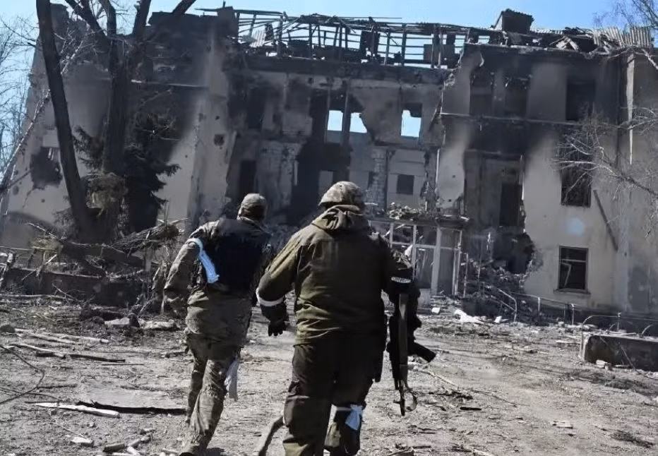 Warren thực sự xác nhận một thực tế đó là, số lượng dân quân bị thương tại Nhà máy thép ngày càng tăng; gây ra sự quá tải, trong điều kiện thiếu thốn thuốc men và chăm sóc y tế; điều này thực sự gây ra sự hoảng loạn.