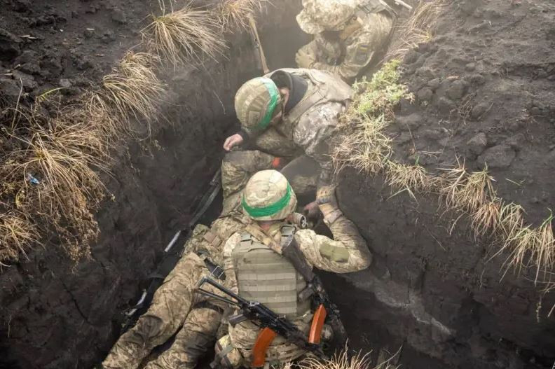 Thất bại liên tiếp của Ukraine, đã khiến thế giới bắt đầu nghi ngờ, liệu sự hỗ trợ lâu dài dành cho Ukraine của Mỹ và các nước phương Tây, có thực sự thay đổi được tình hình bất lợi hiện nay hay không?