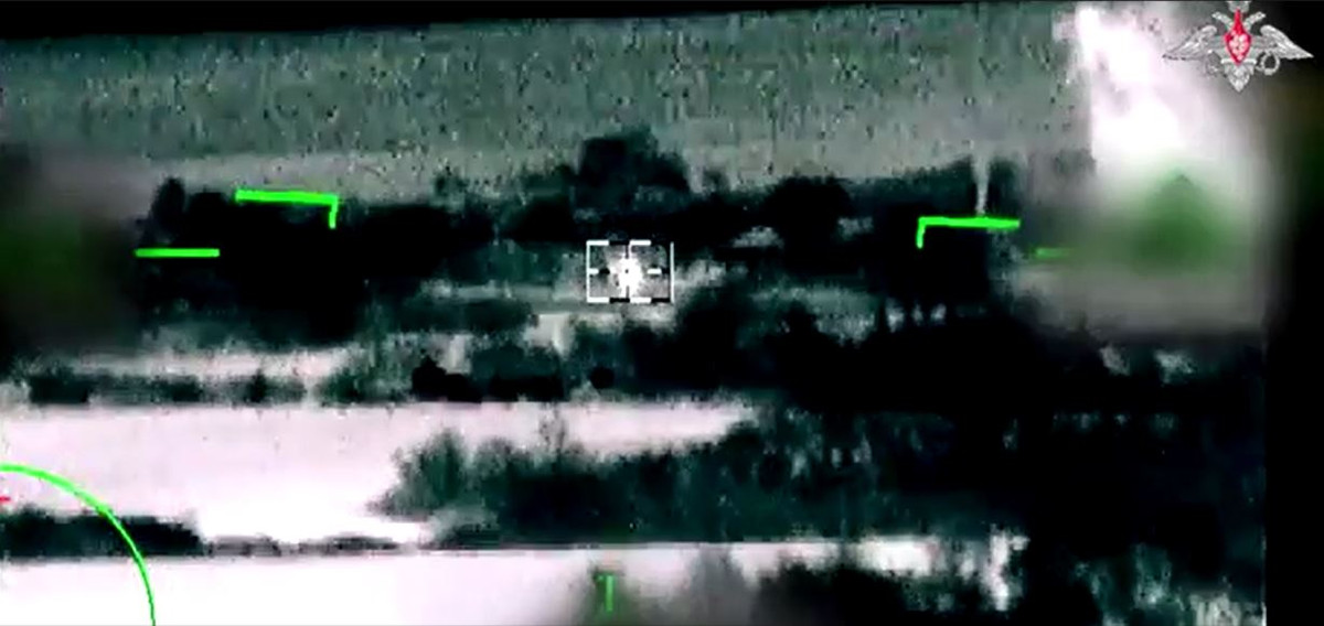 Chương trình thời sự mấy ngày qua tràn ngập tin tức về việc các đơn vị của Ukraine bị tấn công trên đường đi. Đặc biệt, sau ngày 11/8, các phi đội trực thăng vũ trang Ka-52 của Không quân Nga đã tấn công một điểm tập trung quân số, xe bọc thép và thiết bị quân sự của Ukraine ở khu vực biên giới vùng Kursk. Theo thông tin, tất cả các mục tiêu này đã bị tiêu diệt.