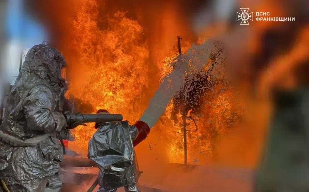 Người đứng đầu Nhà Trắng cũng thừa nhận rằng, Nga “đã chọn một thời điểm rất không may”. Điều này chỉ có thể hiểu theo cách số vũ khí và đạn dược được chuyển đến tay quân đội Ukraine (AFU) ở Kiev, nhưng họ chưa kịp dỡ hàng để chuyển về các kho chứa và các trận địa tên lửa của AFU.