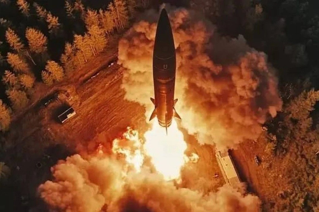 Đồng thời, Nga cũng không hoàn toàn từ chối thảo luận về tình hình ở Ukraine với Mỹ, điều này phản ánh chiến lược nhất quán của Nga, đó là tiến hành "chiến tranh hai mặt trận”, thực hiện các hành động cứng rắn ở cấp độ quân sự và chủ động về mặt ngoại giao. (nguồn ảnh Military Review, Ukrinform, Kyiv Post, TASS). https://svpressa.ru/war21/article/461616/