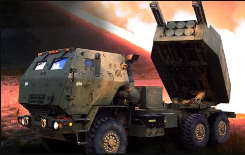 Hệ thống M142 HIMARS mà Mỹ, có thể viện trợ cho Ukraine, là một bệ phóng pháo phản lực đa năng, với cụm 6 ống phóng tên lửa 240 mm (hoặc đạn 227 mm với tầm bắn rút ngắn). Hệ thống sử dụng đạn M142 (cả dẫn đường và không dẫn đường), có tầm bắn lên đến 45 km; phiên bản M30, lên tới 70 km.