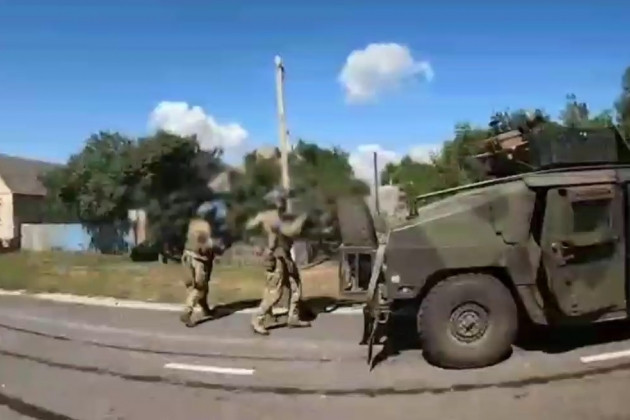 Trừ khi Quân đội Ukraine có thể tập hợp hơn 10 lữ đoàn tinh nhuệ, thì có thể lật ngược tình thế ở Kursk; nhưng họ không còn quân dự bị tinh nhuệ nữa. Điều đáng chú ý là Quân đội Nga đã chia khu vực hiện do Quân đội Ukraine kiểm soát, thành hai cánh phía đông và phía tây.