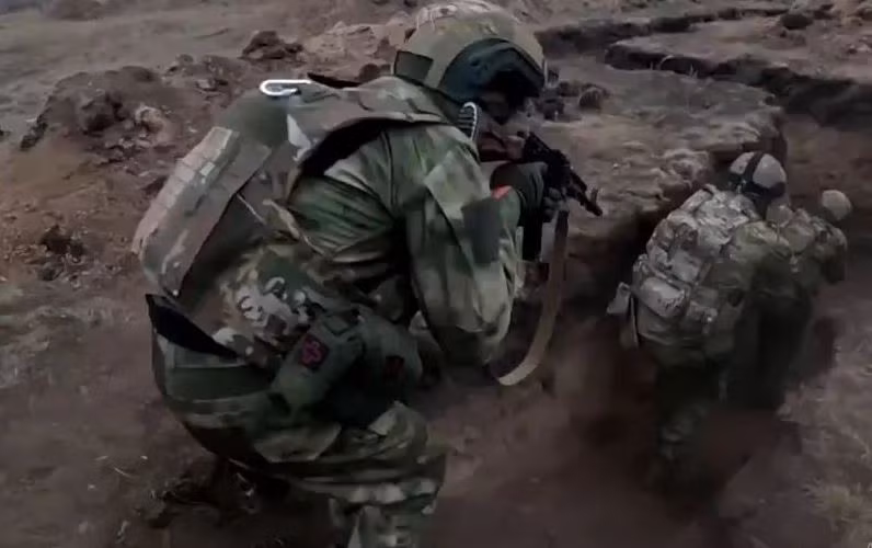 Chiến dịch tấn công thành phố Pokrovsk được nhiều người mong đợi cuối cùng đã bắt đầu. Hai sư đoàn và ba lữ đoàn của Quân đội Nga với 30.000 quân, đang chiến đấu với 11 lữ đoàn của Quân đội Ukraine với khoảng 33.000 quân. Bên nào sẽ thắng và lợi thế đang thuộc về bên nào?