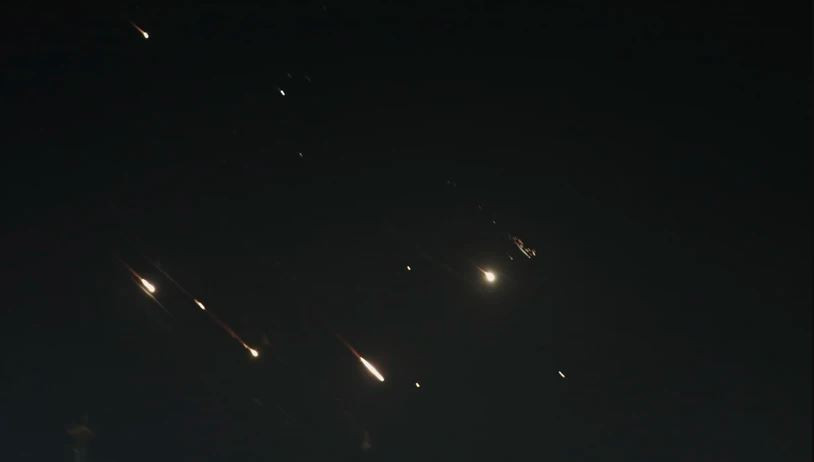 Theo giới phân tích độc lập, bất kể kết quả trận tấn công của Iran và Israel như thế nào, chúng ta phải công nhận rằng, Iran đã chuẩn bị kỹ lưỡng cho cuộc không kích lần này. Mỹ và Israel trước đó đều đưa ra cảnh báo rõ ràng, cho rằng Iran đang huy động lực lượng tên lửa và sẽ chuẩn bị cho một cuộc tấn công từ trước đó 2 ngày; có nghĩa là họ đã hoàn toàn biết trước về cuộc tấn công của Iran.