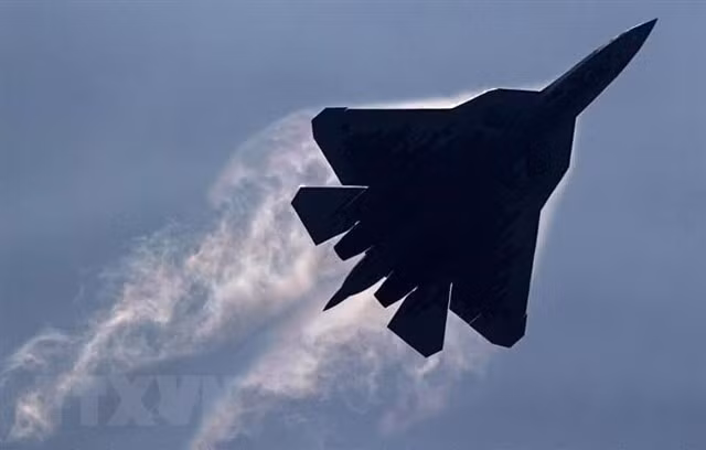 Đây không phải tin đồn lần đầu tiên Su-57 tham gia xung đột Nga-Ukraine; ngay từ tháng 5/2022, các nguồn tin giấu tên cho biết, Su-57 đã được triển khai tới chiến trường Ukraine và phóng tên lửa không đối không tầm xa để tiêu diệt máy bay chiến đấu của Ukraine. 