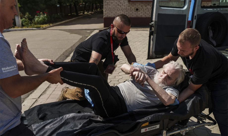 Ukraine không chỉ rút quân ồ ạt, mà còn ra lệnh sơ tán dân thường khỏi khu vực thành phố Pokrovsk. Ngày 19/8, chính quyền thành phố Pokrovsk của Ukraine đã ban hành "lệnh sơ tán bắt buộc" đối với các gia đình tại đây. Lý do là Quân đội Nga đang tiến quân nhanh đến mức, buộc người dân địa phương phải rời khỏi thành phố và các thị trấn, làng mạc lân cận khác.