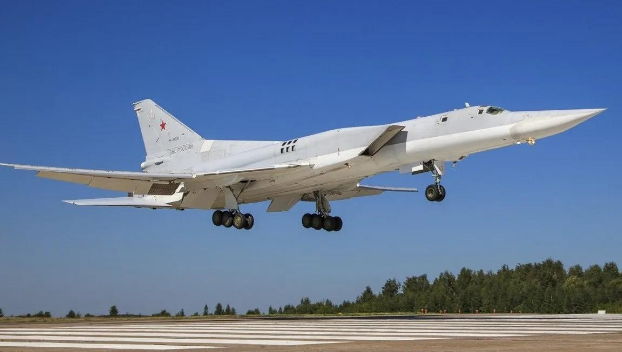 Hãng thông tấn Sputnik của Nga, dẫn nguồn tin của Bộ Quốc phòng Nga ngày 2/11 cho biết, Không quân Nga đã sử dụng máy bay ném bom chiến lược siêu thanh tầm xa Tu-22, để phóng tên lửa hành trình mới Kh-32 trong chiến dịch quân sự đặc biệt tại Ukraine.