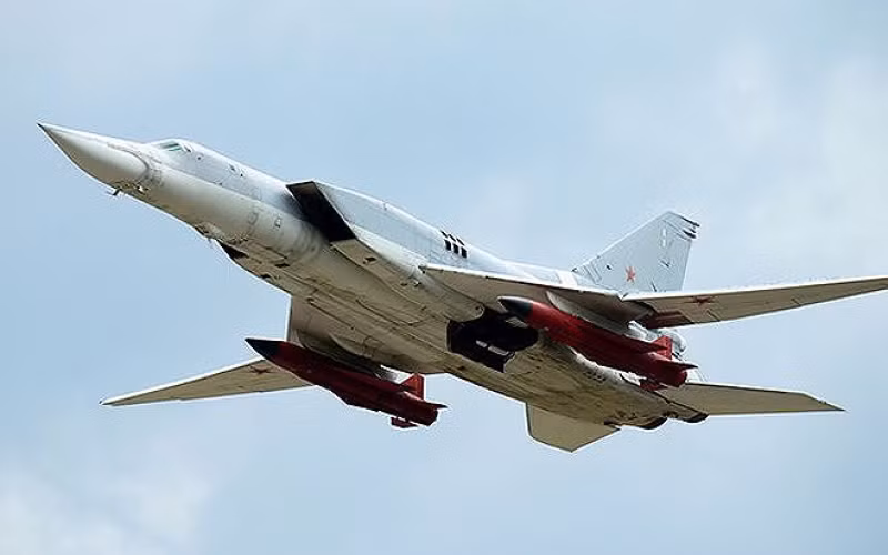 Tầm bay của tên lửa Kh-32 lên tới 1.000 km, giúp nó có thể đánh trúng các mục tiêu trên khắp lãnh thổ Ukraine, mà không cần máy bay ném bom tiến vào vùng phòng không của đối phương.