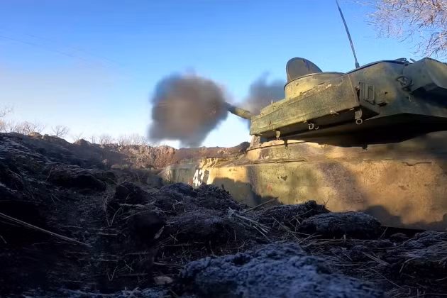 Trong tình thế bị động như vậy, Quân đội Ukraine liệu có thể đứng vững trước các đợt tấn công của quân Nga? Mới đây, Ukraine đã chịu tổn thất nặng nề, mất gần 10.000 binh sĩ trong 1 tháng và tiêu hao kho vũ khí, khí tài hàng thập kỷ của phương Tây. Vào ngày 25/2, Quân đội Nga cũng bắn rơi 3 máy bay của không quân Ukraine gồm một chiếc Su-24, MiG -29 và Su -25.