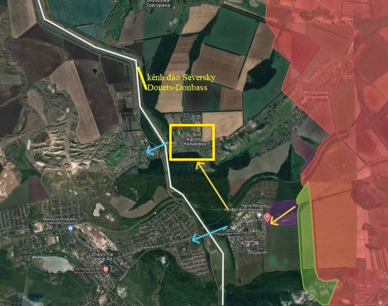 Khó khăn lớn nhất khi quân Nga tấn công phía tây thành phố chính là phải vượt qua kênh đào Severski Donets - Donbass. Do vậy quân Nga đã thay đổi chiến lược, tổ chức bao vây và cắt đứt các con đường tiếp tế cho Chasov Yar. Hiện các mũi tấn công của quân Nga phát triển mạnh ở phía bắc, kiểm soát làng Kalinina, nằm ở phía bắc Chasov Yar. 