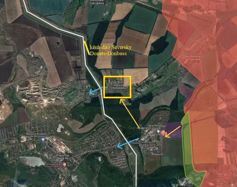 Khó khăn lớn nhất khi quân Nga tấn công phía tây thành phố chính là phải vượt qua kênh đào Severski Donets - Donbass. Do vậy quân Nga đã thay đổi chiến lược, tổ chức bao vây và cắt đứt các con đường tiếp tế cho Chasov Yar. Hiện các mũi tấn công của quân Nga phát triển mạnh ở phía bắc, kiểm soát làng Kalinina, nằm ở phía bắc Chasov Yar. 