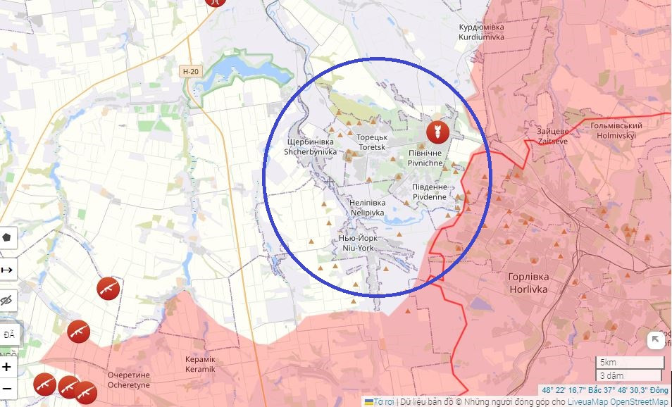 Hậu quả trực tiếp của việc này là khu vực pháo đài Toretsk-New York vốn được kiên cố vững chắc ban đầu trở nên “vô cùng trống trải”, điều này trực tiếp khiến Quân đội Nga thay đổi tư duy và chọn cách tấn công thẳng vào trung tâm mặt trận Donetsk.
