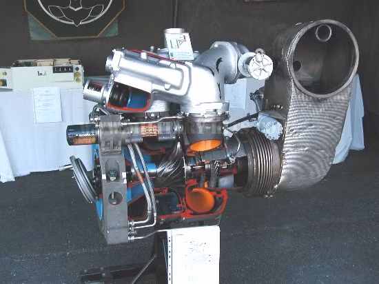 Với việc sử dụng tubo tăng áp khí TM-307B, đã nâng tỷ số tăng áp gấp 3 lần so với tăng áp truyền thống, nó không chỉ đóng vai trò tăng áp mà còn cung cấp năng lượng phụ (APU), cho tất cả các hệ thống trong xe, khi động cơ chính ngừng hoạt động, để tiết kiệm nhiên liệu.