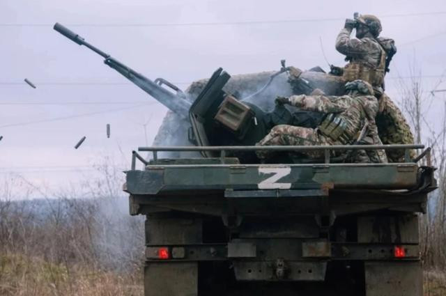 Tuy nhiên, mặt trận Kursk đã chứng minh sự tự tin của RFAF vào các cuộc tấn công trên chiến trường và quyết tâm của họ trong việc "kiên quyết kéo dài chiến tuyến và kéo AFU xuống", như lời Bộ trưởng Quốc phòng Nga Belousov. Có thể nhận định 3 vấn đề ảnh hưởng tới xung đột Nga-Ukraine trong những tháng tới: 