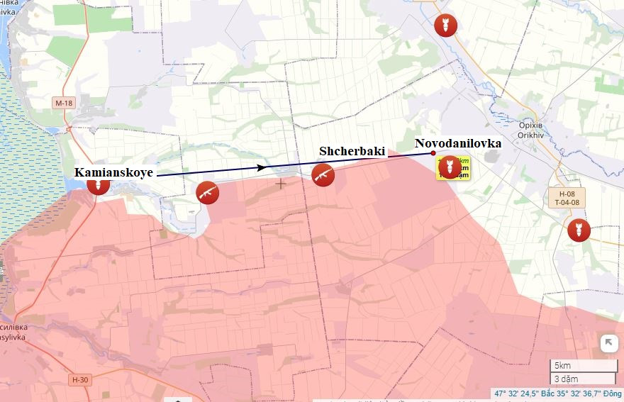Thứ hai, RFAF chia thành ba cánh và tiến về phía Zaporozhye. Vào ngày 15/3, hướng mặt trận Zaporozhye vốn im ắng từ sau khi AFU thất bại trong cuộc phản công mùa hè năm 2023, RFAF bất ngờ tấn công ba ngôi làng Novodanilovka, Shcherbaki và Kamianskoye. Thoạt nhìn như thể RFAF đang muốn đẩy lùi các vị trí của quân Ukraine theo hướng Zaporizhia từ nam lên bắc. 