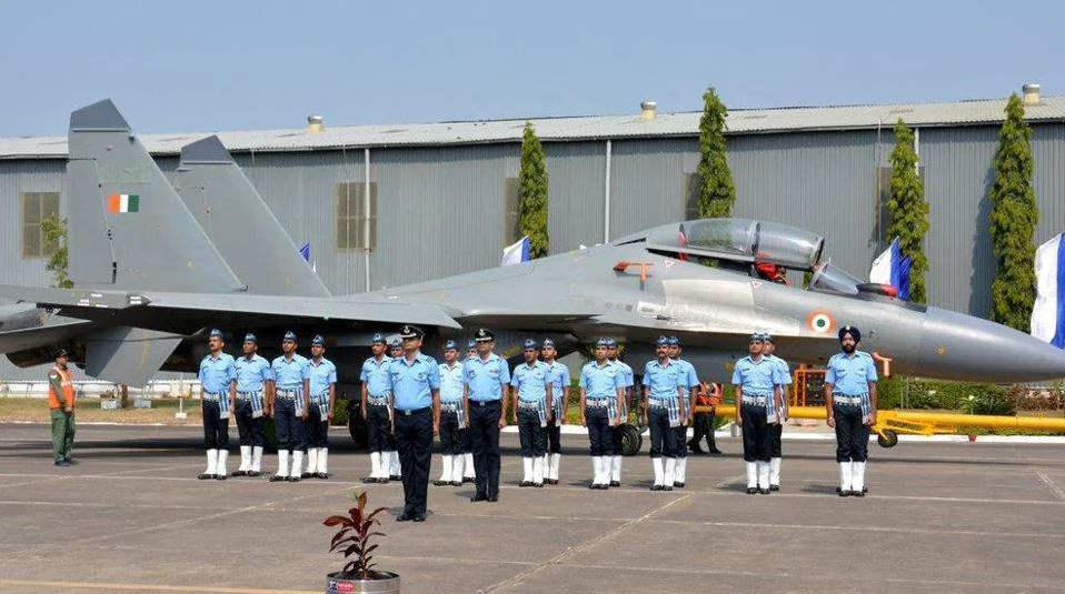 Một phân tích gần đây của EurAsian Times đã giải thích chương trình nâng cấp chiến đấu cơ Su-30SM2 của Nga, đã cố gắng kết hợp nâng cấp Su-30 theo một số tiêu chuẩn của Su-35 ở mức tối đa, có thể để “giảm thiểu chi phí hậu cần và bảo dưỡng”. Điều này diễn ra trong bối cảnh một lô máy bay chiến đấu Su-30SM2 mới, được Nhà máy Hàng không Irkutsk bàn giao cho Không quân Nga. 