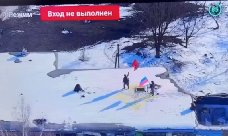 Các chiến sĩ thuộc Lữ đoàn 34 và Tiểu đoàn 1 của Trung đoàn bộ binh cơ giới số 9 RFAF đã kéo cờ Nga lên ngôi trường ở Pogrebki, đẩy lùi quân Ukraine ra khỏi làng. Theo kênh Severny Veter đưa tin, lính bộ binh cơ giới của Nga, đã phải đối đầu với quân Ukraine tinh nhuệ từ các lữ đoàn đổ bộ đường không của AFU. Ngoài Pogrebki, RFAF cũng tái chiếm ngôi làng nhỏ Orlovka lân cận và tiến xa hơn nữa về phía nam. 