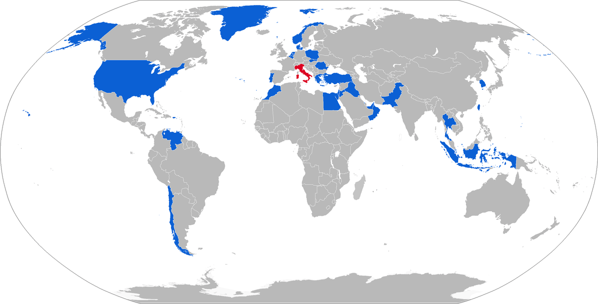 F-16 là máy bay chiến đấu đa năng đầu tiên của Không quân Mỹ, được coi là máy bay chiến đấu thế hệ thứ 4 thành công nhất. Chỉ riêng Không quân Mỹ đã có hơn 2.000 chiếc F-16 trong biên chế. Trong khi đó 2.500 chiếc F-16 khác đang phục vụ tại 25 quốc gia.
