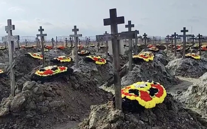 Nhưng sau 3 năm xung đột, lấy năm lần trao đổi hài cốt binh sĩ giữa hai bên kể từ tháng 11/2024 làm ví dụ, vào các ngày 8/11, 29/11, 20/12/2024; 24/1 và 14/2/2025, RFAF đã tiếp nhận lần lượt 37, 48, 42, 49 và 45 binh sĩ hy sinh, tổng 221 người. 