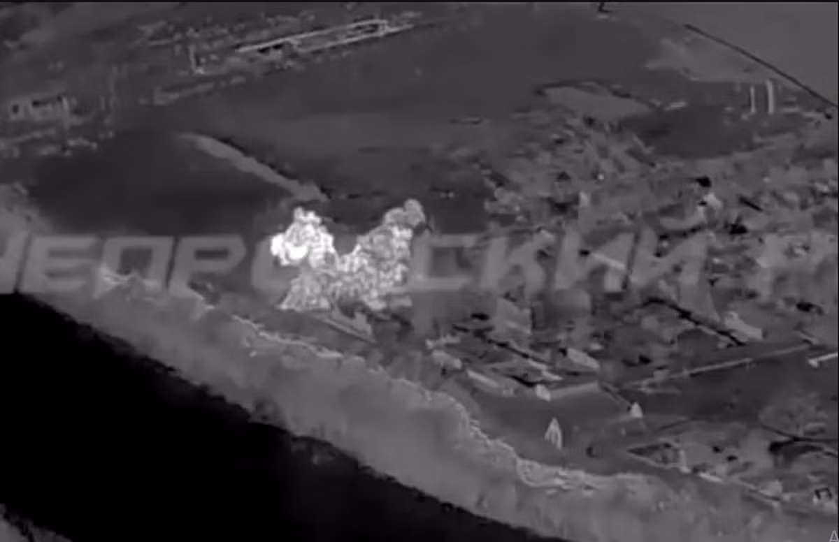 Các tốp vượt sông của Ukraine phải duy trì khoảng cách với nhau, mục đích là để ít nhất một người trong số họ còn sống sót và gọi điện sơ tán. Oleksandr, một người lính trinh sát 25 tuổi, nói: "Bom dẫn đường của Nga là ít đáng sợ nhất, vì bạn hiểu rằng, nếu bị ném trúng bạn sẽ không cảm thấy gì".