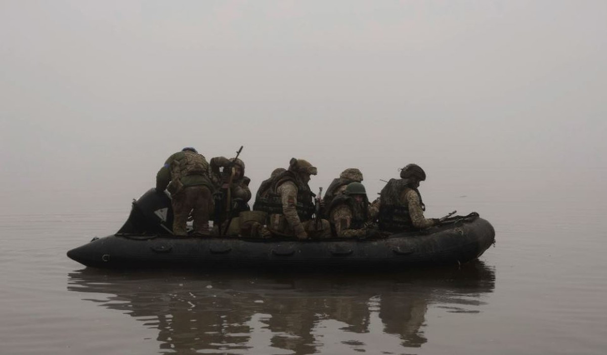 Ngay cả việc giữ vững đầu cầu hiện tại cũng đòi hỏi người lính phải chấp nhận rủi ro rất lớn vì đạn, UAV, thuyền và các thiết bị đặc biệt như khí tài quan sát ảnh nhiệt đang bị thiếu trầm trọng. Nhiều người trong số họ gọi đó là hành động "tự sát". 