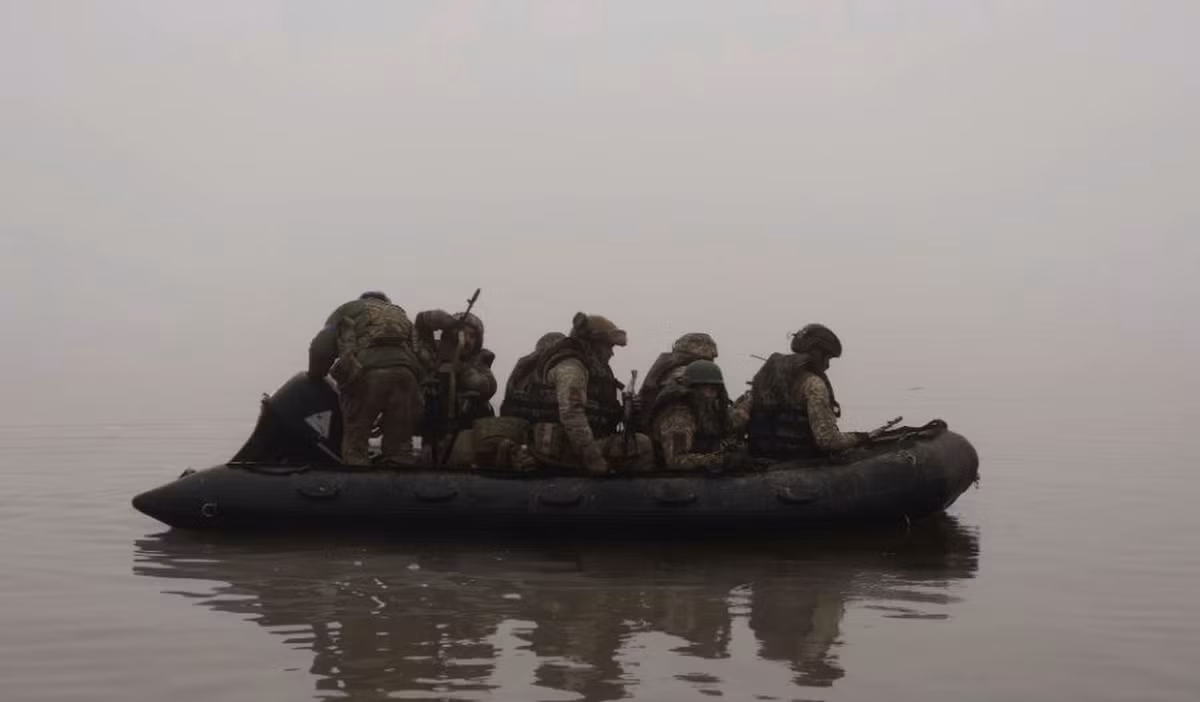 Ngay cả việc giữ vững đầu cầu hiện tại cũng đòi hỏi người lính phải chấp nhận rủi ro rất lớn vì đạn, UAV, thuyền và các thiết bị đặc biệt như khí tài quan sát ảnh nhiệt đang bị thiếu trầm trọng. Nhiều người trong số họ gọi đó là hành động "tự sát". 