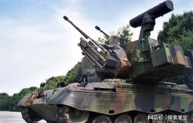 Trước đó Đức đã chuyển giao 30 hệ thống pháo phòng không tự hành Gepard cho Quân đội Ukraine và Quân đội Ukraine đã khoe chiến tích của các hệ thống này là một bức ảnh mô tả một UAV Geran-2 bị tổ hợp phòng không Gepard bắn rơi.