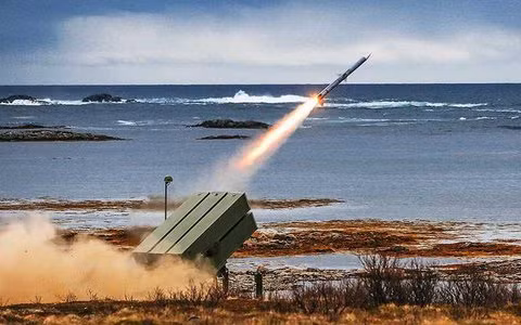 Cho đến nay, Quân đội Ukraine chỉ có hai hệ thống phòng không IRIS-T, nhưng có khả năng vào cuối tuần tới, một số lượng lớn hệ thống phòng không NASAMS của Mỹ, có phạm vi tiêu diệt mục tiêu lớn hơn nhiều IRIS-T, sẽ đến Ukraine.