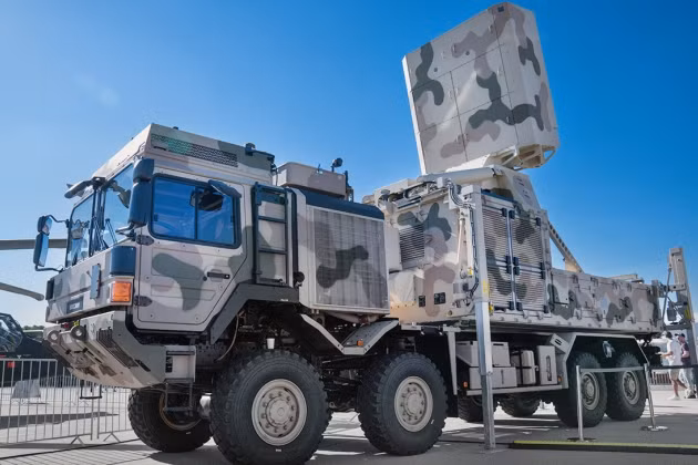 Sau khi Ukraine sử dụng các hệ thống phòng không IRIS-T của Đức trong thực chiến với hiệu quả "trên mức trung bình", được biết rằng Thủ tướng Đức Olof Scholz đã quyết định chuyển giao cho Ukraine ít nhất ba hệ thống phòng không IRIS-T nữa, cũng như một số lượng (không được nêu rõ) tên lửa tầm trung cho hệ thống này.