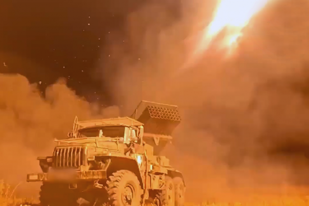 Theo chuyên gia quân sự Nga, việc chiếm được Toretsk sẽ mở đường cho quân Nga tiếp cận Snezhnoye, Kramatorsk và hoàn thành việc kiểm soát tỉnh Donetsk. Kramatorsk là thành phố lớn ở Donbass, hiện vẫn do lực lượng của Ukraine nắm giữ. Và việc chiếm được thành phố này sẽ báo hiệu "sự kiểm hoàn toàn Cộng hòa Nhân dân Donetsk (tự xưng)", ông Litovkin nhấn mạnh. (Nguồn ảnh: Topwar, Liveuamap, CNN).