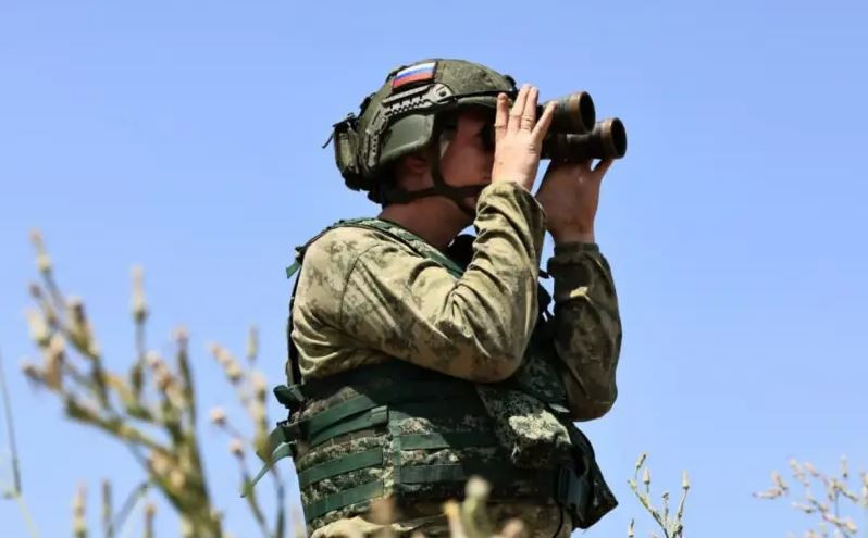 Ông Viktor Litovkin cho rằng, với độ cao 70 - 80 mét, những đống đất thải này, được sử dụng để bố trí các đài quan sát bằng khí tài quang học, từ đó có thể bao quát một khu vực rộng lớn, do địa hình tại đây là vùng thảo nguyên, tương đối bằng phẳng. Ngoài ra, những điểm cao này, có thể được sử dụng làm trận địa cho các vị trí bắn tỉa, pháo bắn thẳng, súng máy cho lực lượng tấn công.