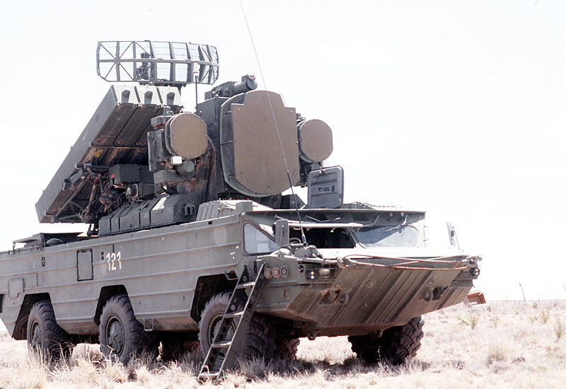 Theo thông tin, hiện dân quân hai nước cộng hòa tự xưng, đang sở hữu một số hệ thống tên lửa đất đối không chiến thuật tầm thấp 9K33 OSA (Ong bắp cày) có độ cơ động rất cao; hệ thống này có sự tích hợp cả radar trinh sát và radar dẫn bắn, cũng như bệ phóng tên lửa trên cùng một khung gầm xe bánh hơi 6×6. 