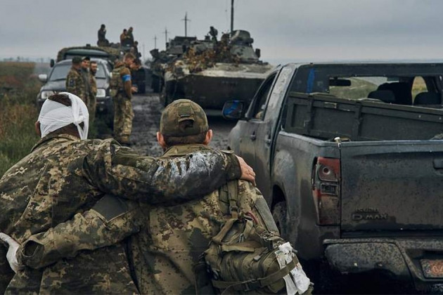 Thứ hai, Nga một lần nữa có thể kiềm chế lực lượng đã “quá mệt mỏi” của Ukraine, thông qua việc tiếp tục gây áp lực lên khu vực Kharkov của Ukraine”.