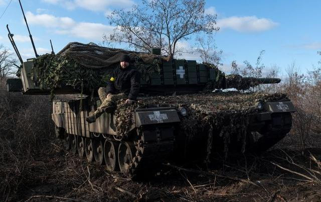 Chỉ có thể nói rằng, để ngăn chặn sự sụp đổ của tuyến phòng thủ của Ukraine, Kiev không còn xem xét đến an ninh hậu phương nữa: sau cuộc tấn công bằng UAV tự sát tầm xa của Nga, truyền thông Ukraine sẽ sử dụng mọi biện pháp, để che đậy hậu quả của tấn công.