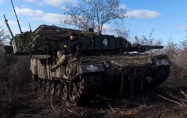 Chỉ có thể nói rằng, để ngăn chặn sự sụp đổ của tuyến phòng thủ của Ukraine, Kiev không còn xem xét đến an ninh hậu phương nữa: sau cuộc tấn công bằng UAV tự sát tầm xa của Nga, truyền thông Ukraine sẽ sử dụng mọi biện pháp, để che đậy hậu quả của tấn công.