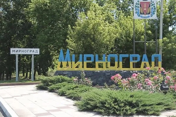 Mặc dù diện tích Mirnograd chỉ 24 km vuông, nhưng nó tương đương với diện tích của thành phố Kurakhove vừa bị RFAF chiếm đóng gần đây. Trước khi chiến tranh Ukraine nổ ra, tổng dân số của thành phố này gấp đôi Kurakhovo, đạt hơn 46.000 người.