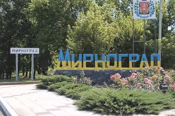 Mặc dù diện tích Mirnograd chỉ 24 km vuông, nhưng nó tương đương với diện tích của thành phố Kurakhove vừa bị RFAF chiếm đóng gần đây. Trước khi chiến tranh Ukraine nổ ra, tổng dân số của thành phố này gấp đôi Kurakhovo, đạt hơn 46.000 người.