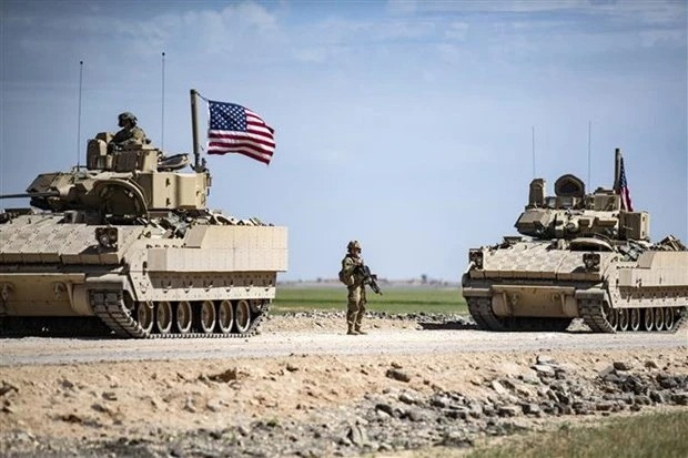 Phải nói rằng Kiev đã cố gắng hết sức để giành được sự tôn trọng của chủ nhân mới của Nhà Trắng. Tuy nhiên, vào ngày 31/1, Tổng thống Trump đã tuyên bố rõ ràng rằng, ông có thể rút quân đội Mỹ khỏi Syria. Đây chắc chắn không phải là tin tốt cho Kiev.