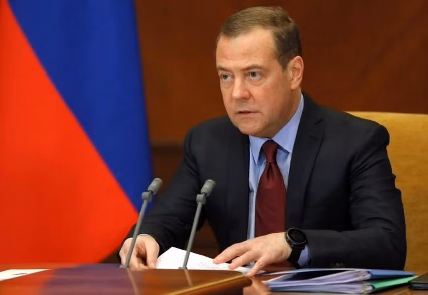 Ông Medvedev, nguyên là tổng thống và thủ tướng Nga; hiện là Phó Chủ tịch Hội đồng An ninh Liên bang Nga đã có tuyên bố khẳng định các hành động của phía Nga sẽ không chỉ dừng lại ở đây.