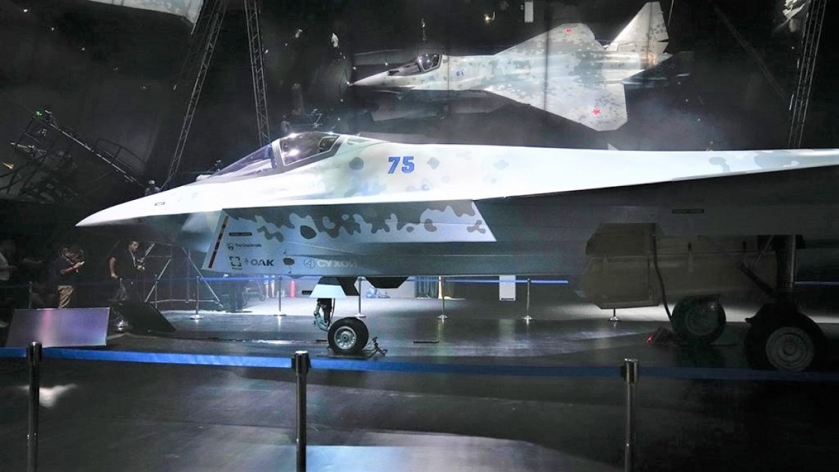 Ngoài kinh nghiệm từ thất bại này, chi phí là một vấn đề khác đối với Ấn Độ để mua máy bay chiến đấu Su-75. Vì hầu hết các dự án máy bay chiến đấu tàng hình sẽ có rất nhiều chi phí vượt mức và sự chậm trễ trong quá trình phát triển; bài học F-35 của Mỹ hay Su-57 của Nga là ví dụ.