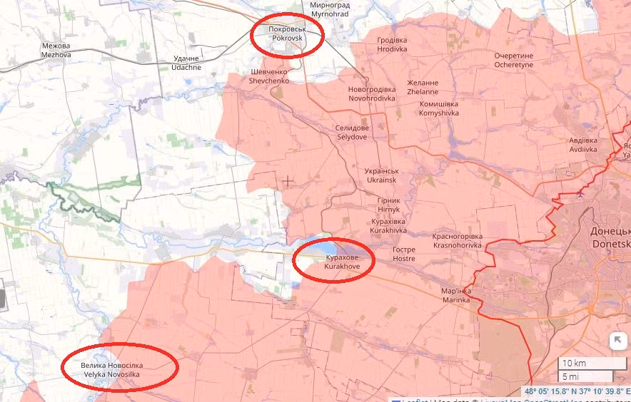 Vòng cung phòng thủ Donetsk của Ukraine đang bị Nga khoan vào khu vực nam Donetsk, từ Pokrovsk đến Kurakhove, Ugledar và Velyka Novosyolka. Hiện Ugledar đã thất thủ, số phận Kurakhove đang đếm ngược; còn Velyka Novosyolka và Pokrovsk đang bị bao vây. 