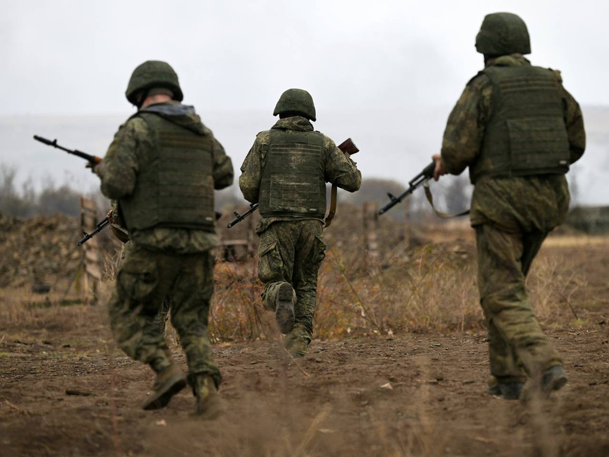 Hiện ở sườn bắc hồ chứa, quân Ukraine sau nhiều ngày cầm cự ở làng Berestky đã phải rút lui về phía làng Starye Terny, nơi cũng đang bị Cụm quân Trung tâm của Nga tấn công. Như vậy tới thời điểm này có thể khẳng định, quân Ukraine đã mất hoàn toàn quyền kiểm soát với khu vực sườn phía bắc hồ chứa nước Kurakhovsky. (Nguồn ảnh: Topwar, Deep State, Rvvoenkory, Ukrinform).