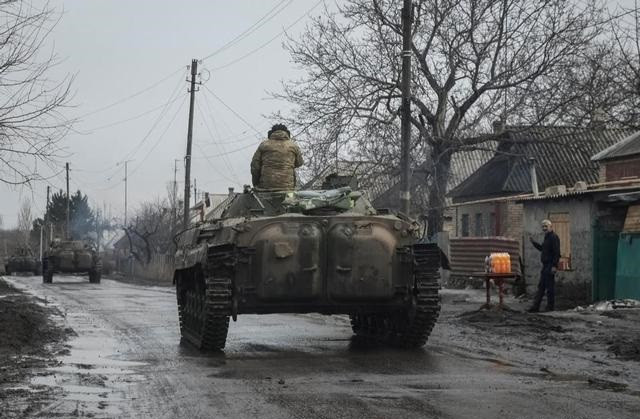 Đánh giá về tình hình hiện tại ở Bakhmut, thì Kiev đã dọn đường cho dư luận để rút khỏi Bakhmut. Trên những con đường mòn cuối cùng có thể di chuyển, bộ chỉ huy Quân đội Ukraine đang cố gắng sơ tán các đơn vị được huấn luyện tốt nhất, trước khi thành phố bị quân Wagner bắt đầu tiến hành “dọn dẹp”.