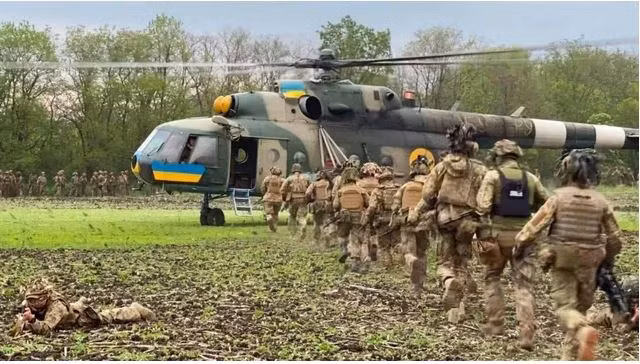 Theo tờ Forbes của Mỹ, Quân đội Ukraine đã phải tung lực lượng dự bị chiến lược cuối cùng của họ đến khu vực làng Rabotino, trên hướng Orekhiv, vùng Zaporozhye. Quyết định này có thể làm tăng đáng kể sức mạnh tấn công của Quân đội Ukraine trong khu vực; mặt khác nó cũng đặt Ukraine vào một vị trí dễ bị tổn thương.