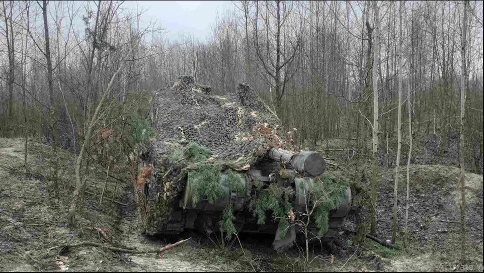 Mặc dù là lực lượng dự bị chiến lược, nhưng Lữ đoàn 82 đang phải đối mặt với tình trạng thiếu hụt trang bị nghiêm trọng. Thậm chí chỉ huy Lữ đoàn 82 đã công khai kêu gọi thông qua các mạng xã hội, với hy vọng quyên góp tiền, để họ tự mua những chiếc xe bán tải, rất cần thiết cho các chiến dịch cơ động.